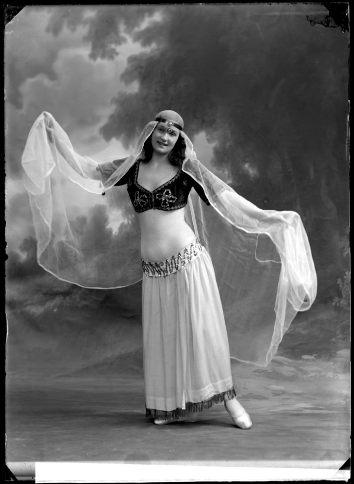 Undine Peterson, dancer - SMV - NP027