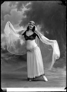 Undine Peterson, dancer - SMV - NP027