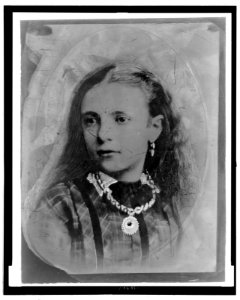 Unidentified girl in a plaid dress with lace collar and jewelry LCCN2006688342