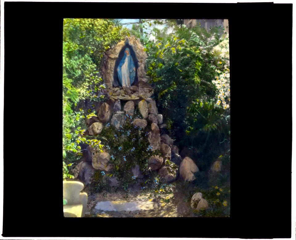Unidentified garden. Shrine to the Virgin Mary LCCN2008675957