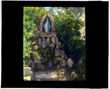 Unidentified garden. Shrine to the Virgin Mary LCCN2008675957