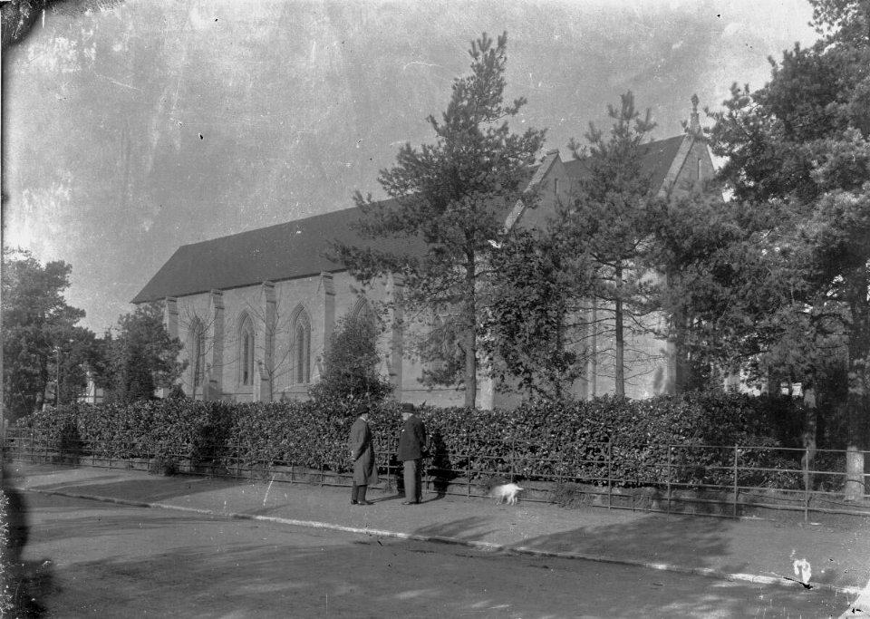 Unidentified church in a suburban setting (4785954)