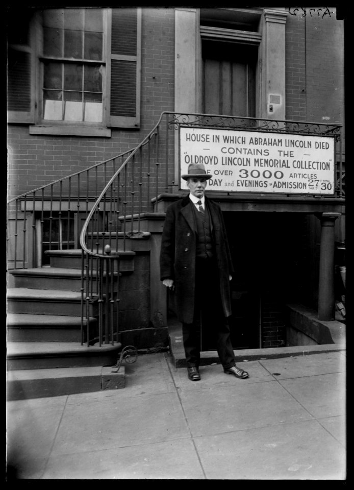 Unidentified man standing in front of house in which Abraham Lincoln died, Washington, D.C. LCCN2016887093