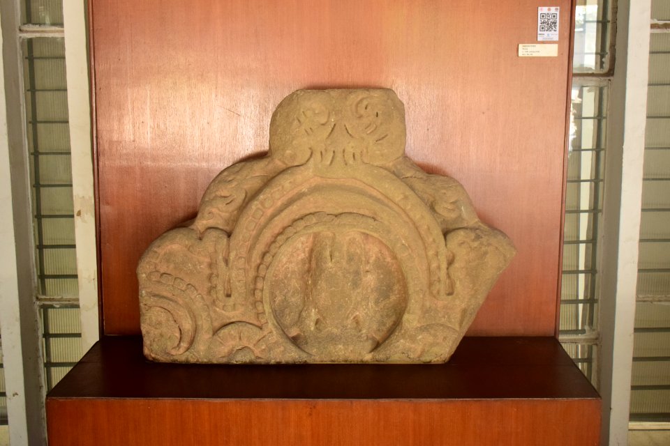Unidentified sculpture