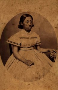 Unidentified seated Hawaiian girl, photograph by H. L. Chase, Mission Houses Museum Archives