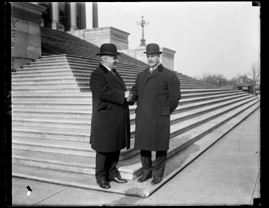 Unidentified men. U.S. Capitol, Washington, D.C. LCCN2016891113