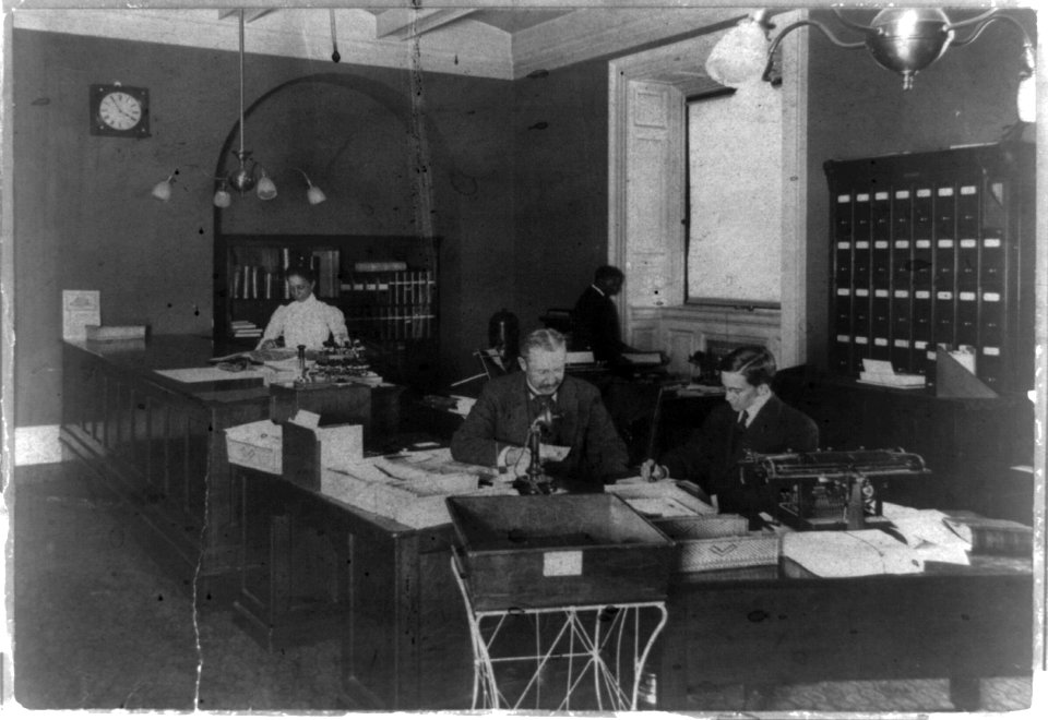 Unidentified office, with 4 employees, Jefferson Building, Library of Congress LCCN2002717609