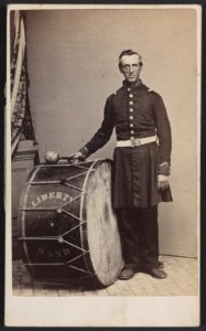 Unidentified soldier in Union uniform with Liberty Band bass drum) - Photographed by Thomas Smith, 142 and 144 North Ninth Street, Philadelphia LCCN2013648218