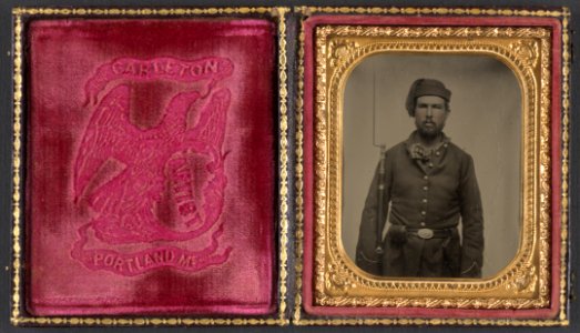 Unidentified soldier in Union infantry uniform and Volunteer Maine Militia belt buckle with bayoneted musket) - Carleton, artist, Portland, Me LCCN2012648230