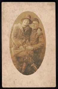 Unidentified soldier in uniform with unidentified woman sitting on his lap LCCN2018645966