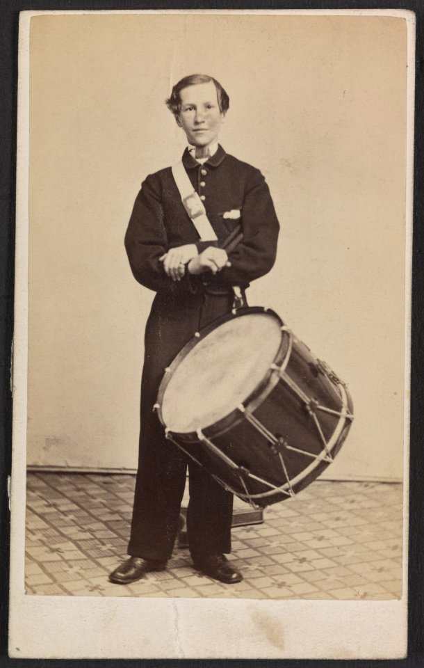 Unidentified soldier in Union uniform with drum) - Photographed by Thomas Smith, 142 and 144 North Ninth Street, Philadelphia LCCN2013648219