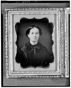 Unidentified woman, possibly Jane Fiske, head-and-shoulders portrait, full face