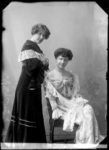 Unidentified woman and Viran Rydqvist, actor, undated photo - SMV - NR087