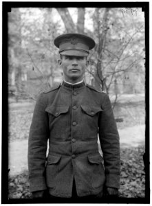 UNIFORMS- CAPTAIN, ARMY LOC hec.09917