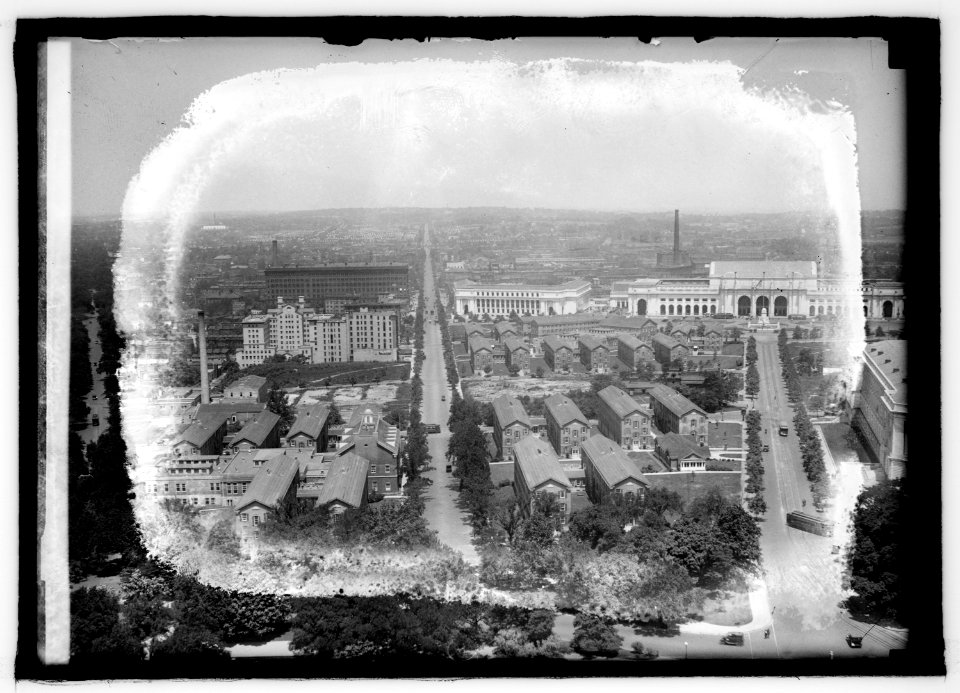 Union Station & dormitories from Cap. Dome LCCN2016845368