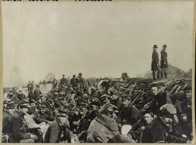 Union soldiers entrenched along the west bank of the Rappahannock River at Fredericksburg, Virginia LCCN92507200