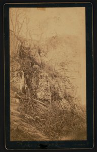 Union troops climbing Roper's Rock on their way to the summit of Lookout Mountain) - J.B. Linn & Co., photographers, Point Lookout, Lookout Mountain, Tenn LCCN2015645639 photo