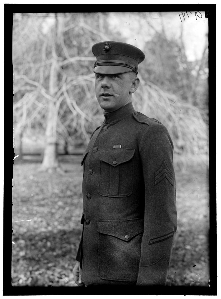 UNIFORMS- SERTEANT, MARINE CORPS LOC hec.09919
