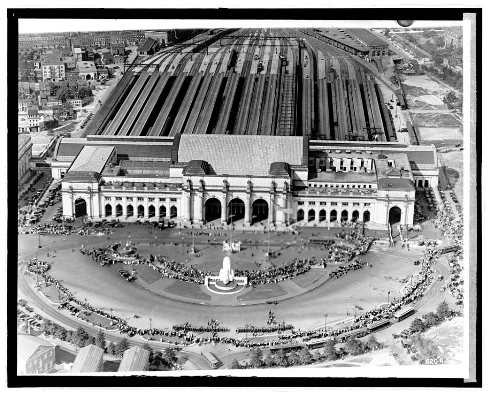 Union Station, (Washington, D.C.), from air LCCN2016824096