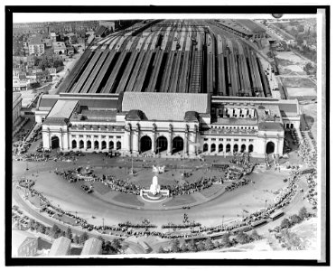 Union Station, (Washington, D.C.), from air LCCN2016824096