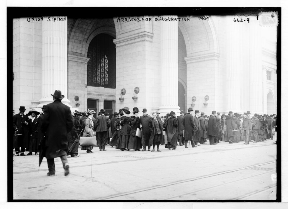Union Station, crowd arriving for Inauguration, Washington, D.C LCCN2014683178