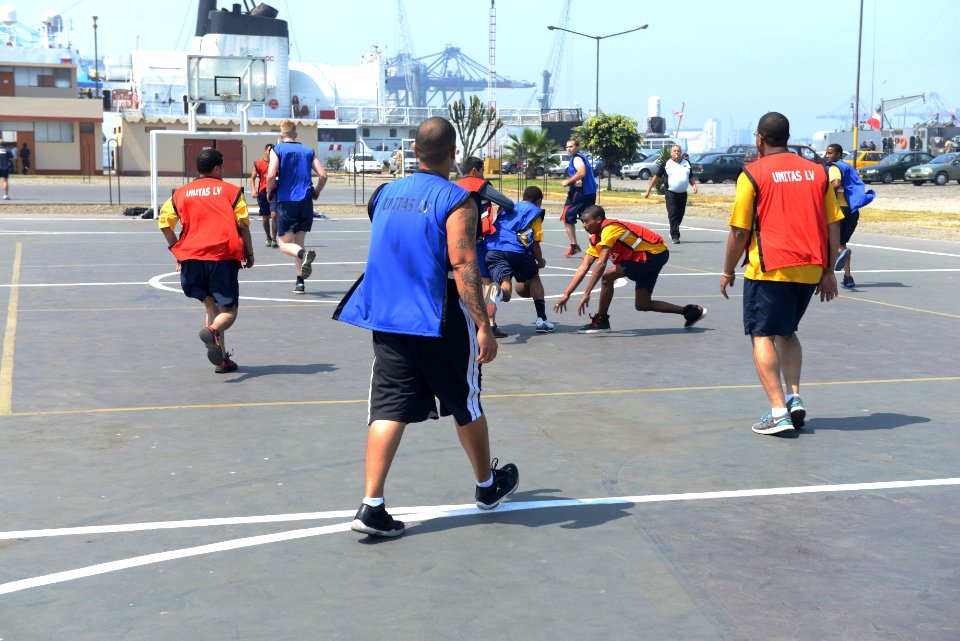 Unitas 55-14 140912-N-WA189-096