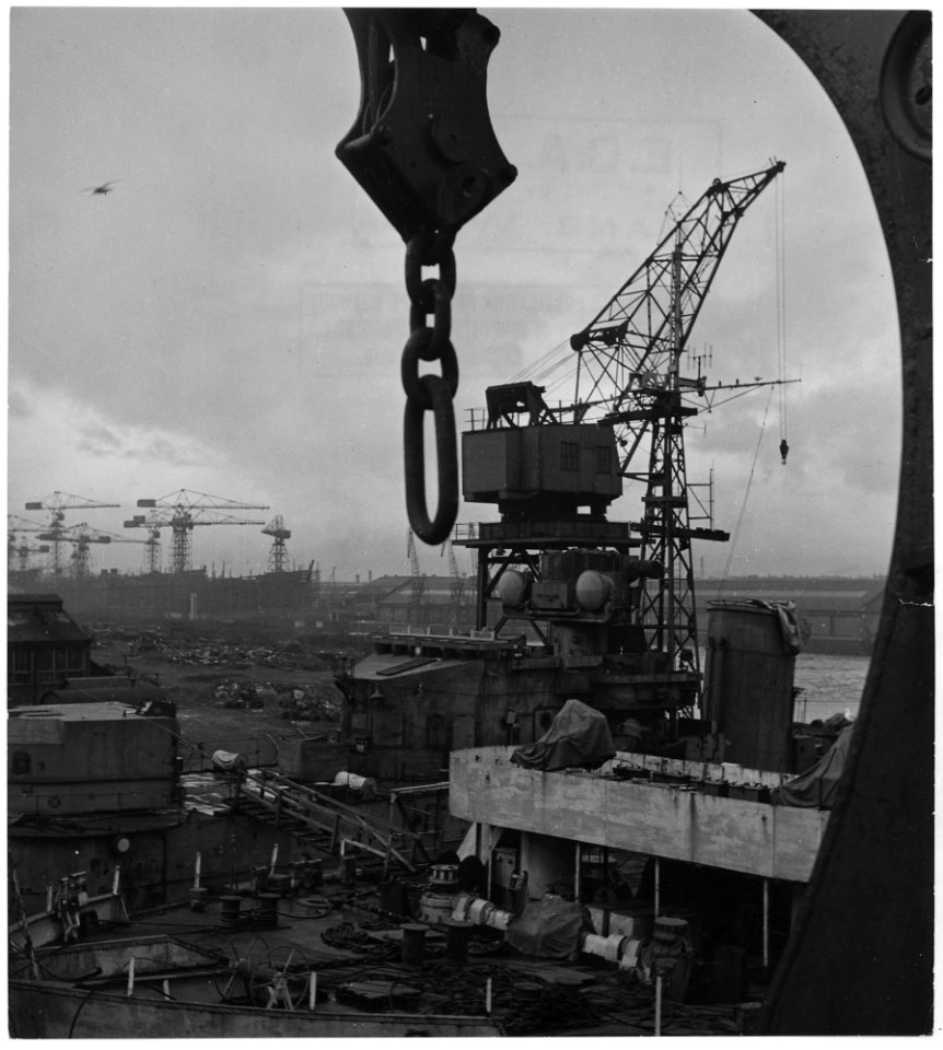 United Kingdom. Clydeban, Scotland. First British all-welded destroyer get its finishing touches at the Clydebank... - NARA - 541765