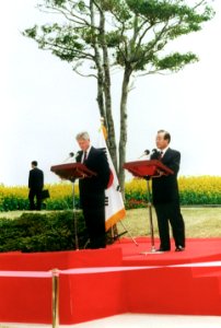 United States President William J. Clinton and Korean President Kim Yong Sam at podiums in Chejudo
