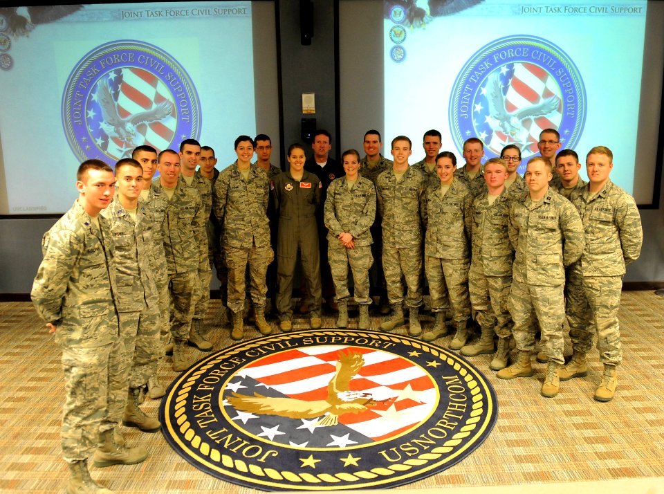 University of Tennessee Air Force ROTC cadets receive Joint Task Force Civil Support mission brief 140320-N-VJ282-035