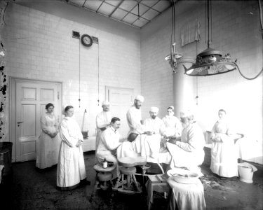Universitaets-Frauenklinik Leipzig Op um 1905