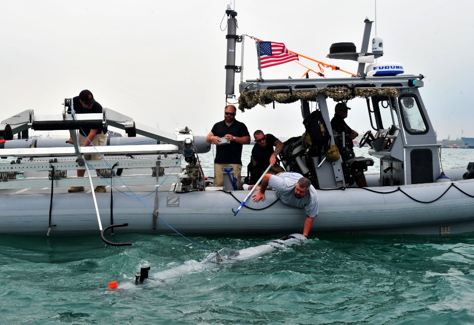 Unmanned Underwater Vehicle operations 130501-N-CG436-165