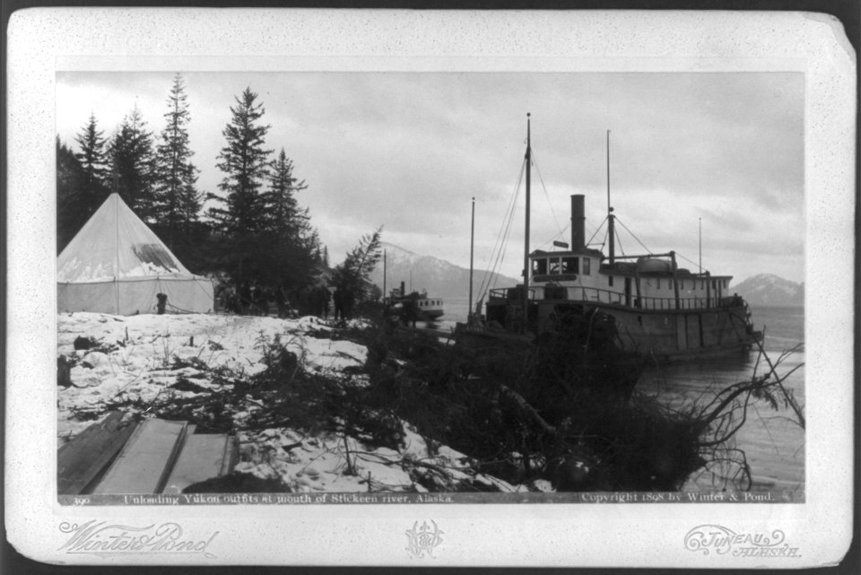 Unloading Yukon outfits at mouth of Stickeen River, Alaska LCCN2003688906