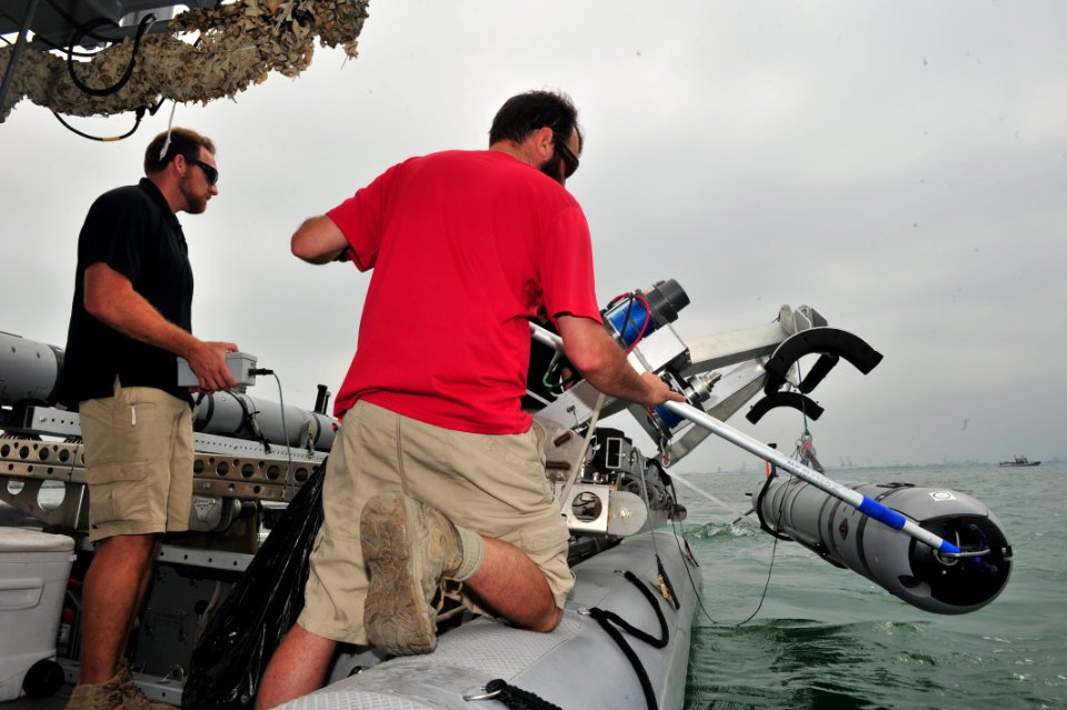 Unmanned Underwater Vehicle Operations 130501-N-CG436-035