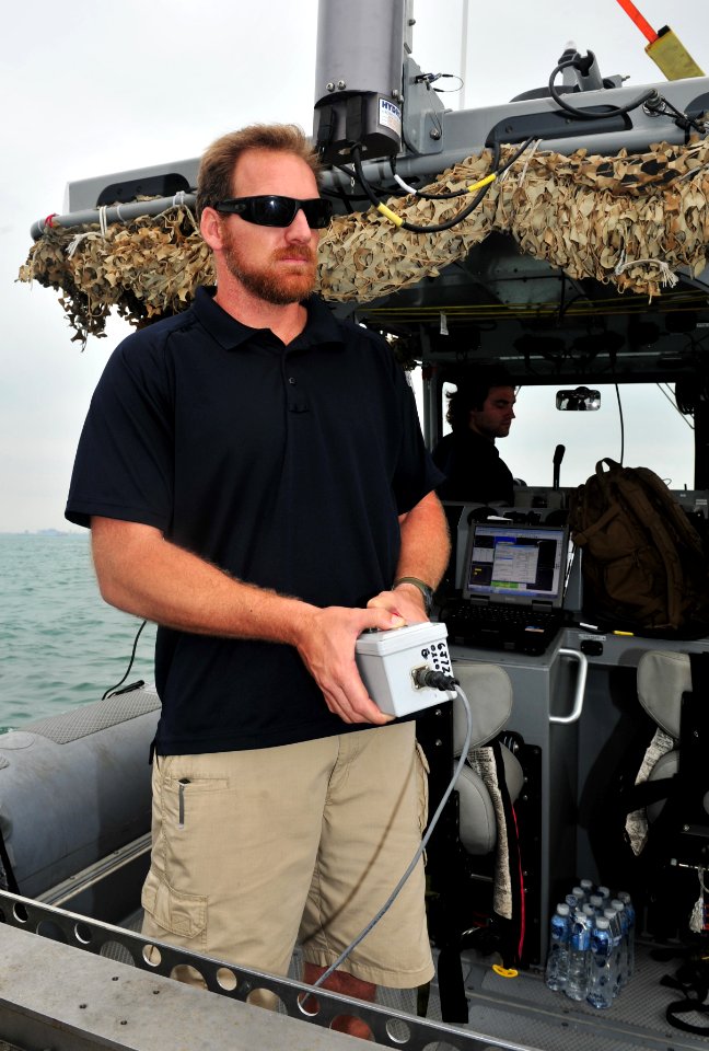 Unmanned Underwater Vehicle operations 130501-N-CG436-141