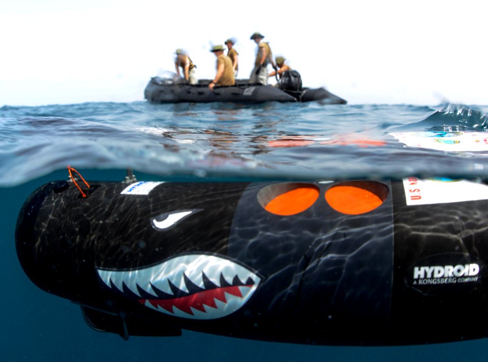 Unmanned underwater vehicle searches for mines. (8802889320)