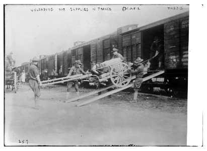 Unloading our supplies in France LCCN2014706020