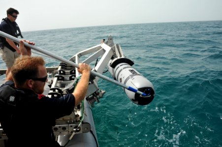 Unmanned Underwater Vehicle operations 130605-N-AZ907-046