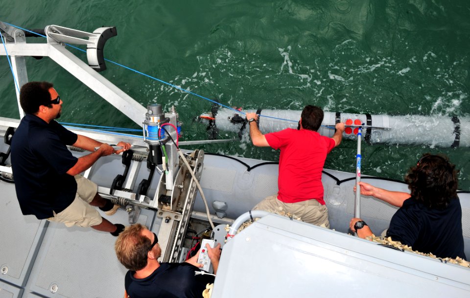 Unmanned Underwater Vehicle Operations 130501-N-CG436-084