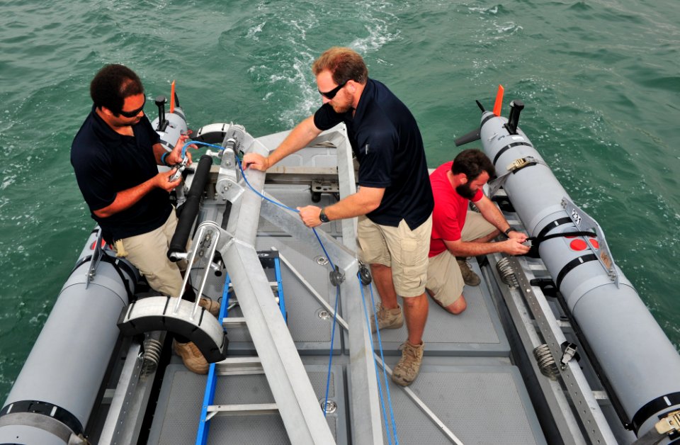 Unmanned Underwater Vehicle Operations 130501-N-CG436-093