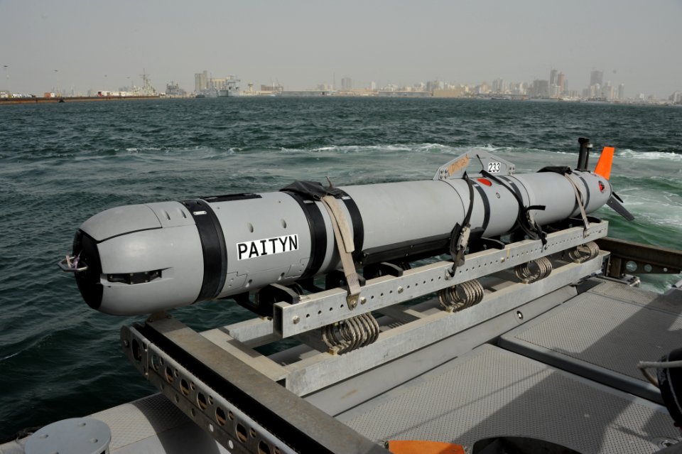 Unmanned Underwater Vehicle operations 130605-N-AZ907-020