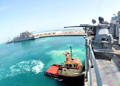 Unmooring the USS Rushmore (LSD 47), 130328-N-YQ852-071