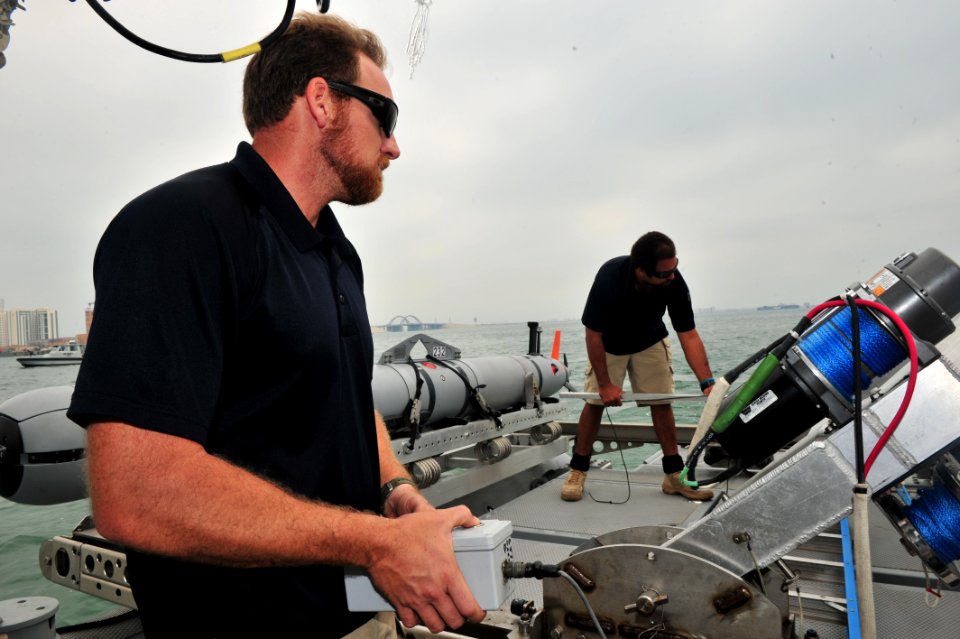 Unmanned Underwater Vehicle Operations 130501-N-CG436-033