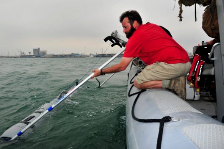 Unmanned Underwater Vehicle operations 130501-N-CG436-139