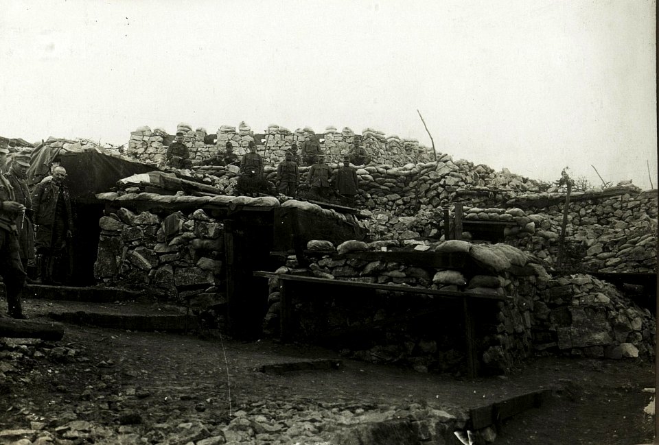 Unterkünfte und Kavernen von Kote 85 zu Kote 121, königlich - ungarisches Landsturmbataillon III-I, 18.3.1916. (BildID 15594179)