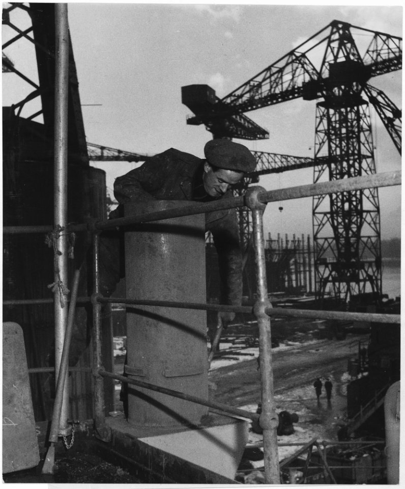 Unted Kingdom. Glasgow, Scotland. Men like these carry on the long tradition of shipbuilding in the vast yards at... - NARA - 541766