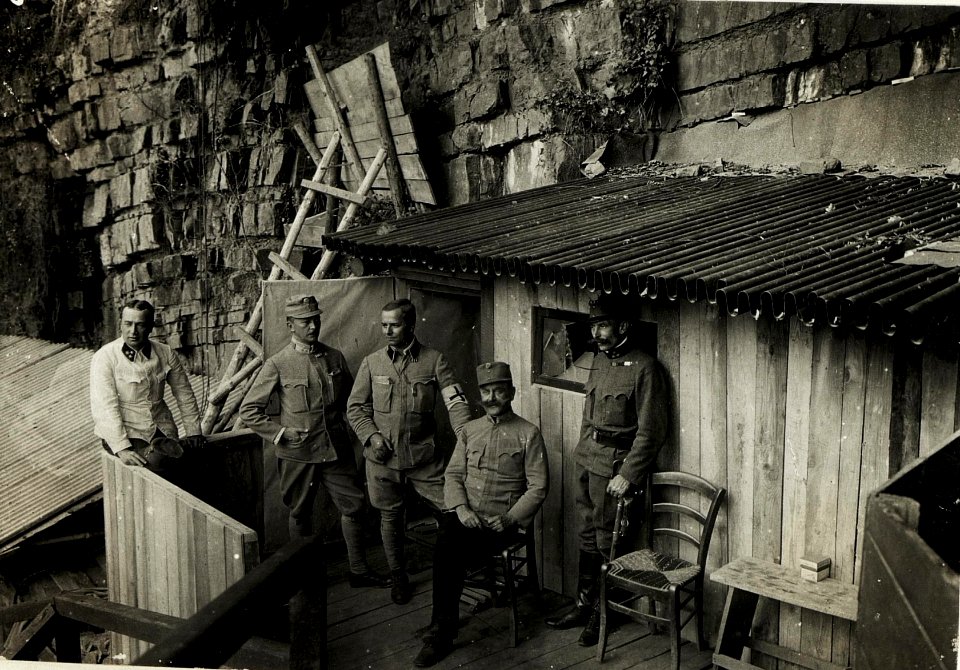Unterkünfte österreichisch - ungarischer Truppen auf Podgorahöhe, Infanteriebataillon 1-69. (BildID 15593905)