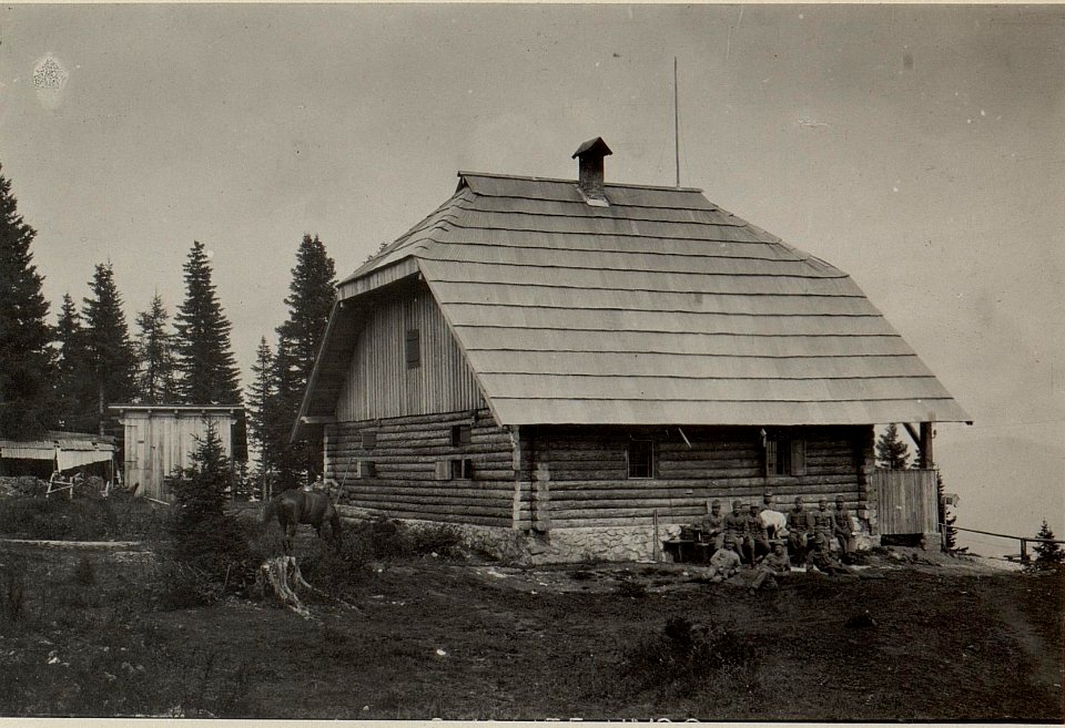 Unterkunft der Mannschaft (Skihütte) Aufgenommen am 24. August 1916. (BildID 15479992)
