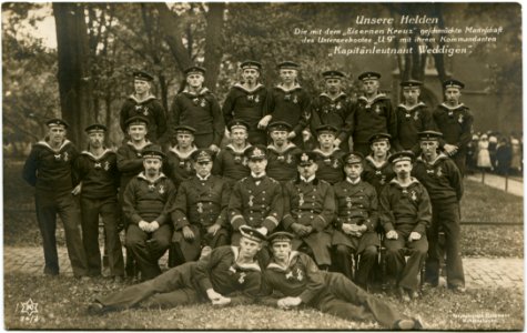 Unsere Helden! Die mit dem Eisernen Kreuz geschmückte Mannschaft Unterseebootes U-9 mit ihrem Kommandanten Kapitänleutnant Weddigen