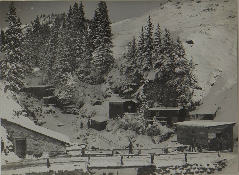 Unterstand d.FS.A.B.1-4.Feld.Komp.(1700 m Höhe.) Schlucht bei Contrin. (BildID 15459583)