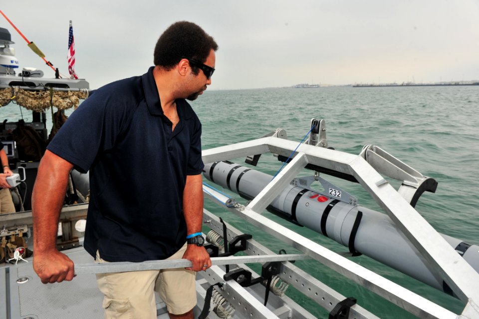 Unmanned Underwater Vehicle operations 130501-N-CG436-142